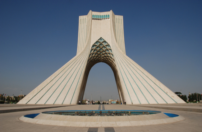 La Torre Azadi, en el centro de Teherán, fue inaugurada por el sha de Irán durante las celebraciones por los 2500 años del Imperio persa, en 1971.