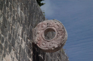 Una de las porterías del juego de pelota de la ciudad maya de Chichén Itzá.