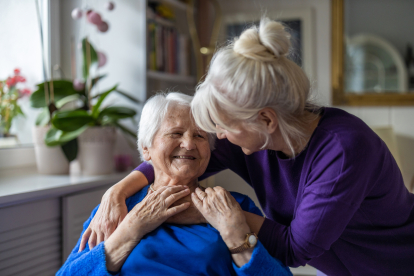 La enfermedad de Alzheimer es una afección neurodegenerativa progresiva que afecta principalmente a las personas mayores.