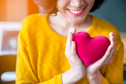 Cómo nuestras emociones influyen en el latido del corazón y, a su vez, cómo nuestro corazón puede afectar nuestro estado emocional.