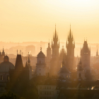 Vista de la Ciudad Antigua en Praga, la capital de República Checa, al atardecer.