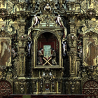 El retablo está dedicado a la Natividad, representada en el nicho del primer cuerpo por Jesús en el pesebre con sus padres.
