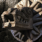 Detalle de la cabeza de la serpiente emplumada en una reproducción del Templo de Quetzalcóatl. Sala Teotihuacán, Museo Nacional de Antropología de México.