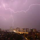 Una tormenta eléctrica azota a la ciudad de Sydney, capital de Australia.