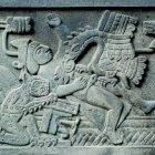 Inscripción en piedra donde se representa al “sueño” de Tezozómoc. En él, Nezahualcóyotl encarna a un águila que devora las entrañas del señor de Azcapotzalco.