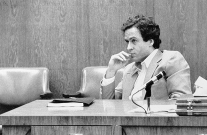 Ted Bundy en la corte durante su juicio