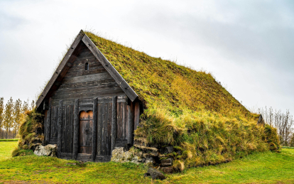 Recreación de una cabaña vikinga típica en el medioevo, similar a las que se alzaron en la actual Terranova (Canadá), que los vikingos conocieron como ‘Vinland’.