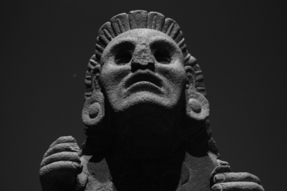 Retrato de Xochipilli, el dios del amor homosexual, las flores y los afrodisiacos en la religión mexica, exhibido en el Museo Nacional de Antropología (MNA).