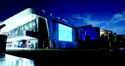 En 2012 la Cineteca tuvo una intervención a fondo que la transformó de manera significativa con más servicios y salas, entre ellas una al aire libre.