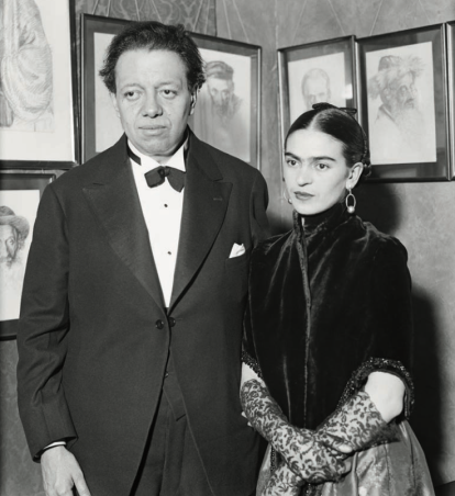 Muchos de los historiadores de la icónica pareja coinciden en que parte del mito o leyenda que envuelve a Frida, en buena medida, se debe a su singular relación con Diego Rivera.