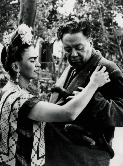 Diego Rivera fue uno de sus grandes amores y mentor de Frida; de sobra es conocida su compleja relación, aunque la pareja se complementaba en infinidad de aspectos.