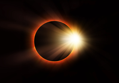Vista de un eclipse de sol saliendo de su fase total.