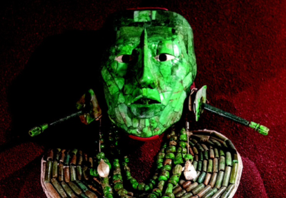 Máscara funeraria elaborada en jade, de Pakal, soberano de Palenque, Chiapas. (Museo Nacional de Antropología, Ciudad de México).